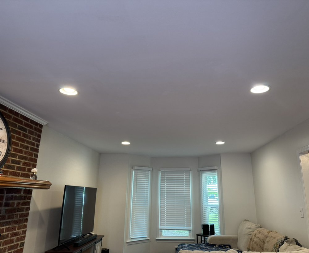 Living room with a smooth painted ceiling after popcorn removal